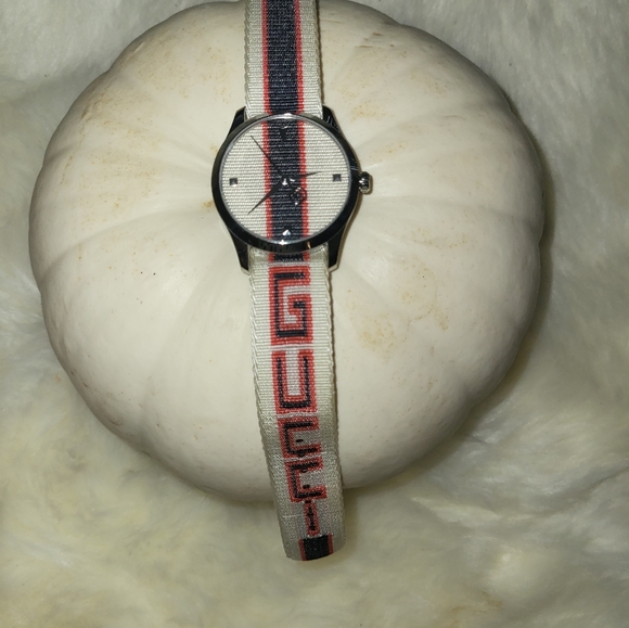 GORGEOUS ITALIAN LUXURY GUCCI WATCH ⌚️ STANDS OUT! - Picture 5 of 5